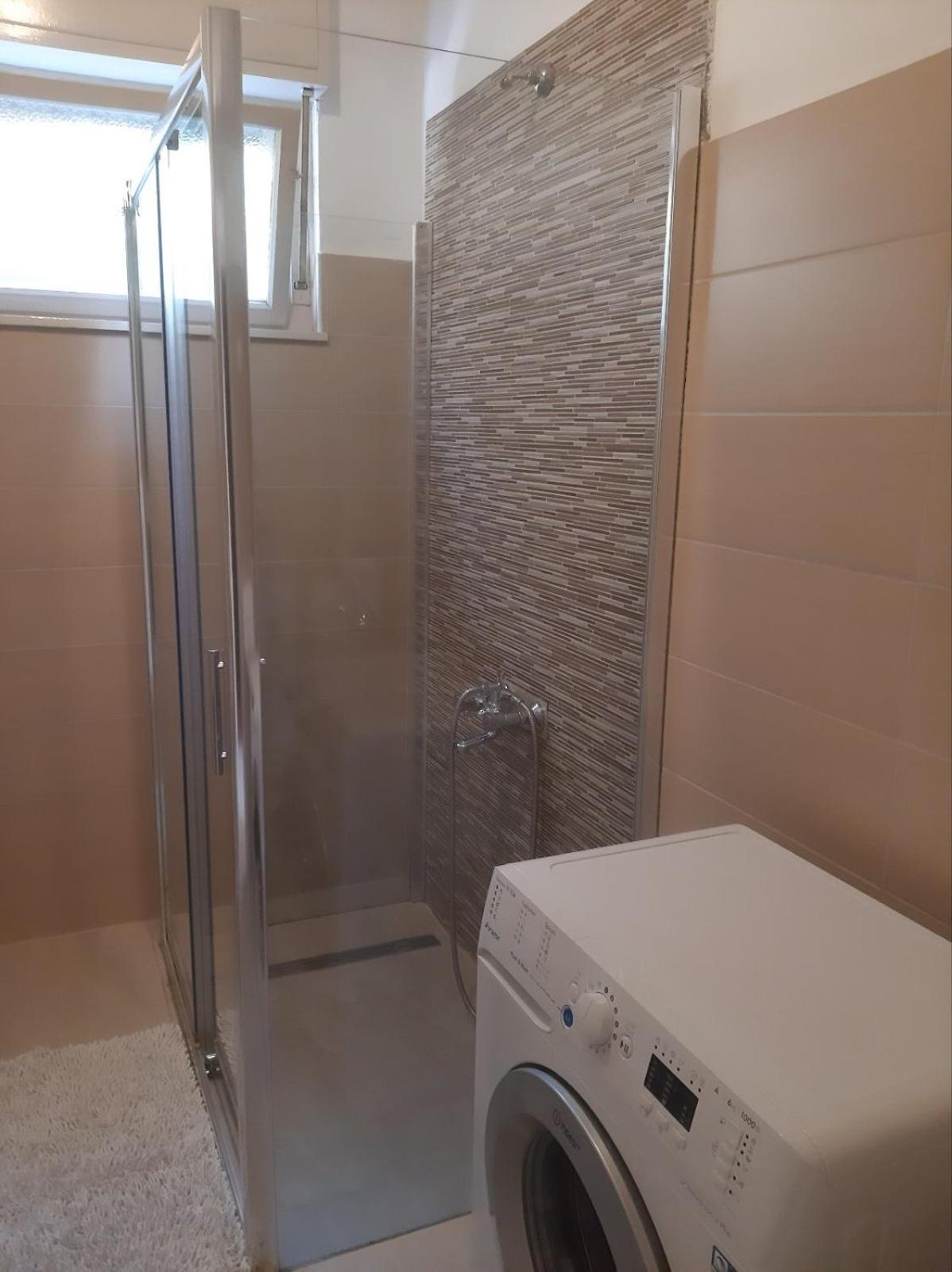 Apartmani Kadmen Ika Dış mekan fotoğraf
