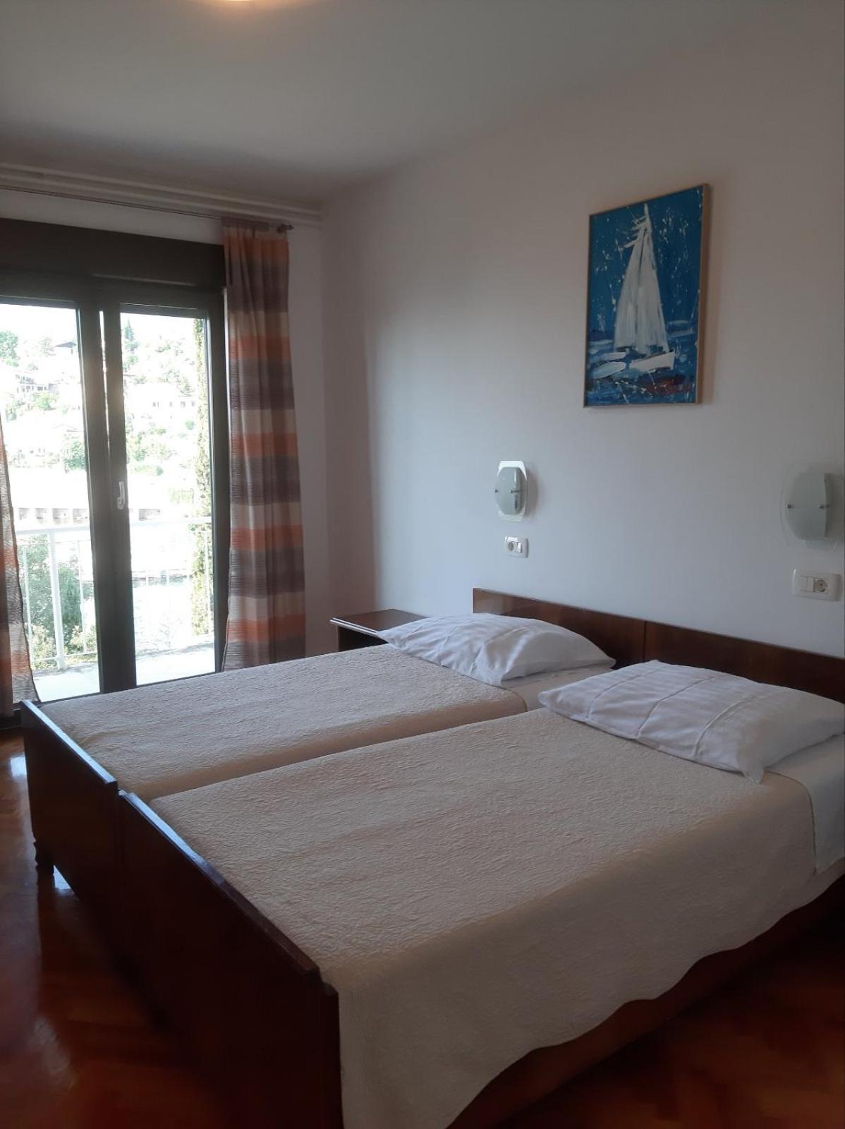 Apartmani Kadmen Ika Dış mekan fotoğraf