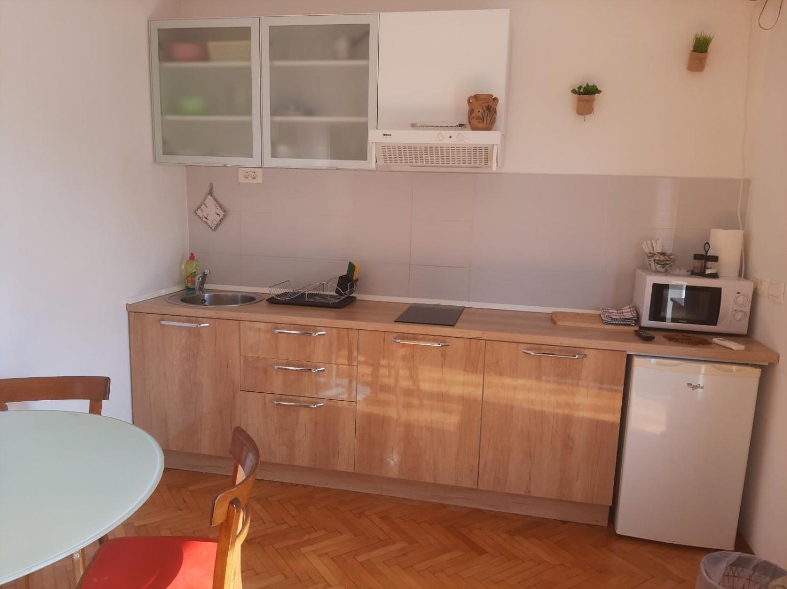 Apartmani Kadmen Ika Dış mekan fotoğraf