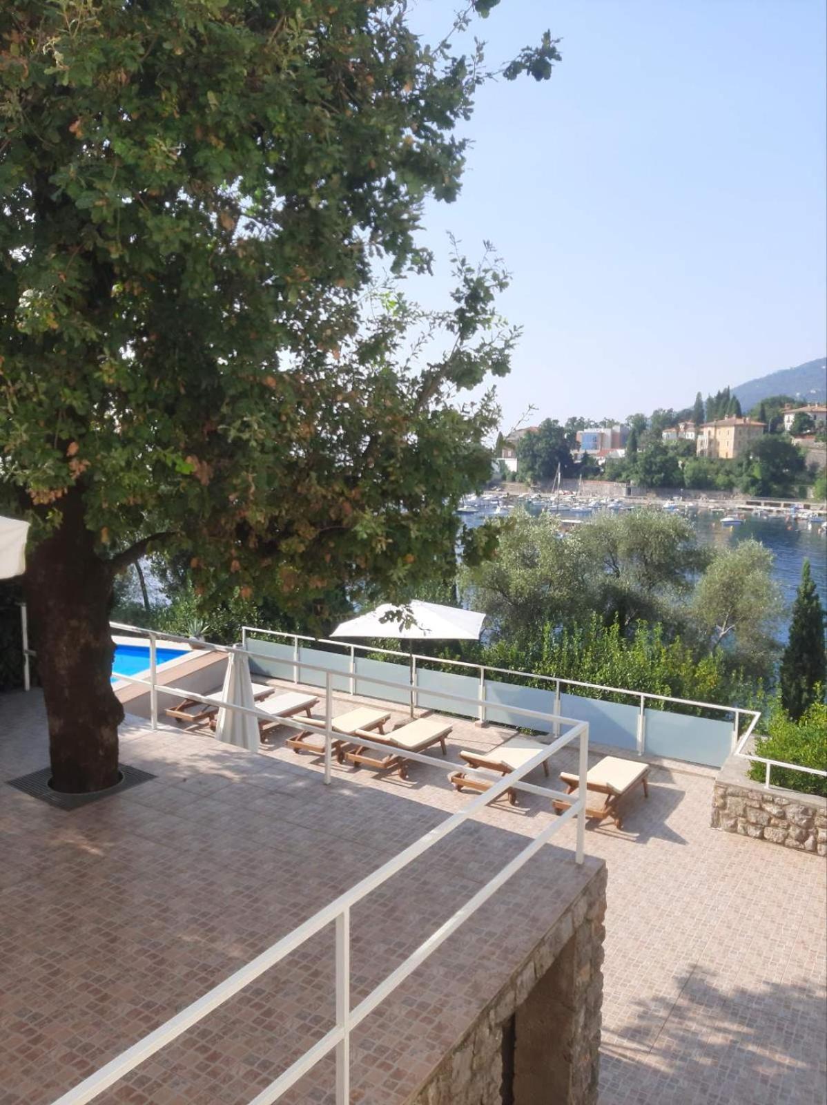 Apartmani Kadmen Ika Dış mekan fotoğraf