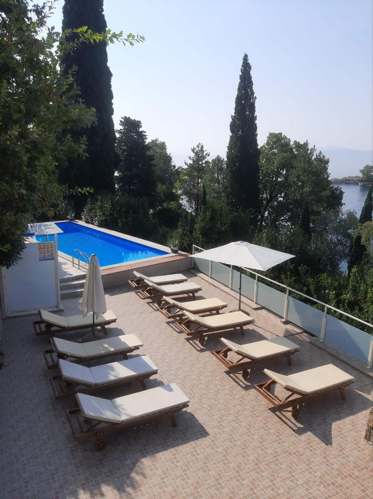 Apartmani Kadmen Ika Dış mekan fotoğraf